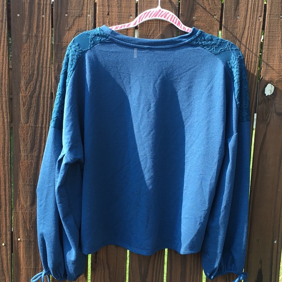 Exhilaration long sleeve crop top with lace detail - Picture 4 of 6